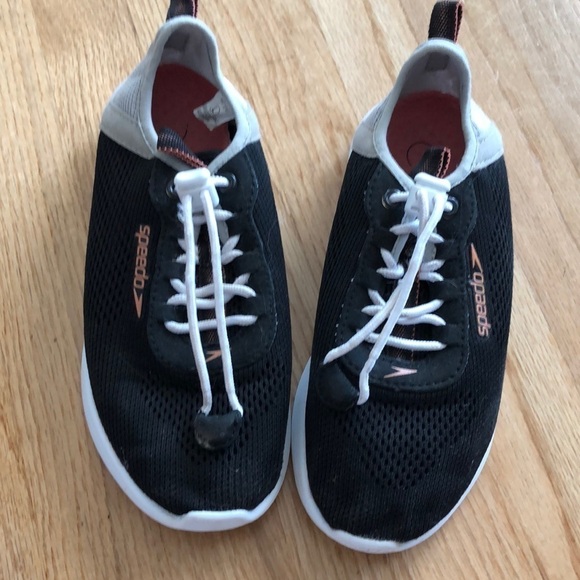 𝅺SPEEDO Water Shoes - Picture 1 of 10